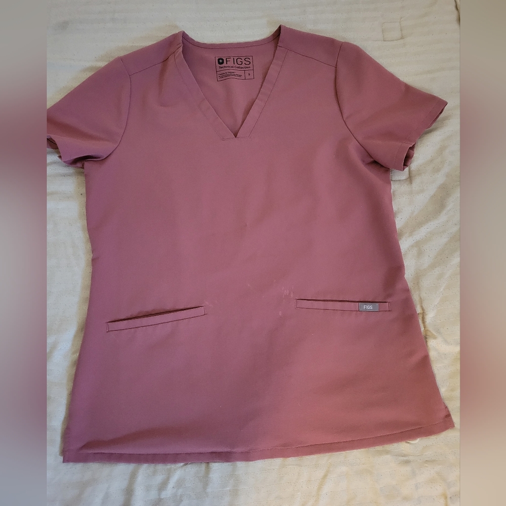FIGS Women's V-Neck Scrub Top in Dusty Rose